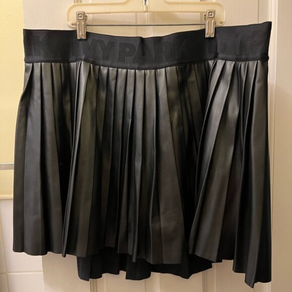NWT Ivy Park x Adidas Ivy Noir Pleated Faux Leather Skirt 3X - Picture 2 of 7